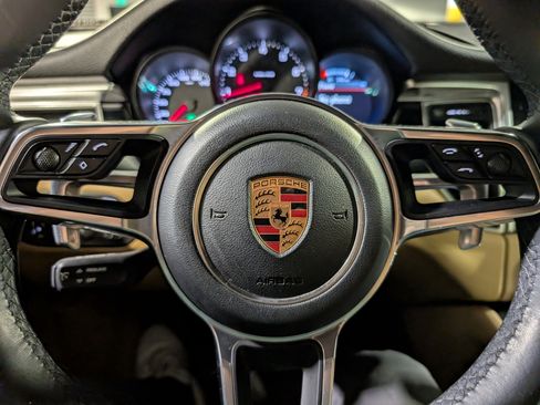 Certified 2018 Porsche Macan Sport Edition image 28