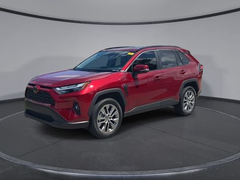 Used 2022 Toyota RAV4 XLE Premium FWD image 4
