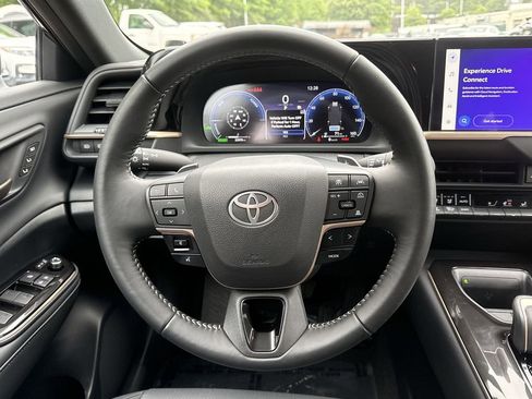 Used 2025 Toyota Crown Signia AWD/4WD image 11