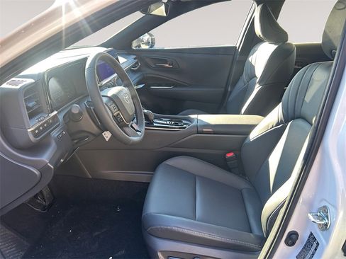 New 2025 Toyota Crown Signia image 9