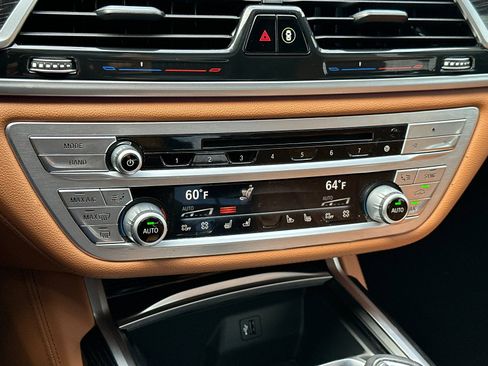 Used 2019 BMW 750i w/ M Sport Package image 24