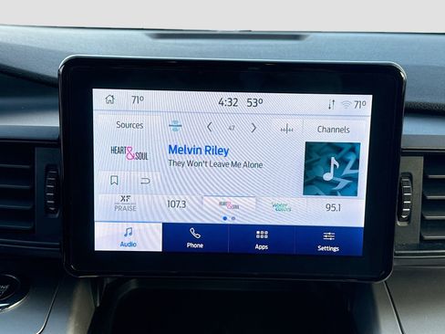 Used 2022 Ford Explorer XLT image 14