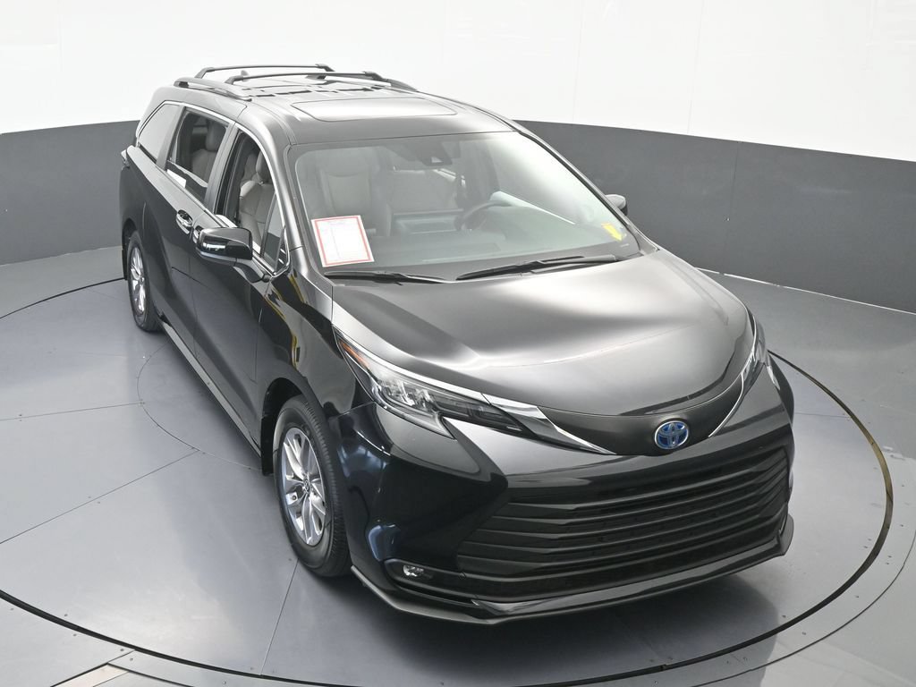 Used 2025 Toyota Sienna XLE w/ XLE Plus Package FWD image 58