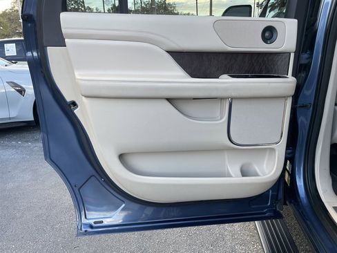 Used 2019 Lincoln Navigator L Reserve image 47