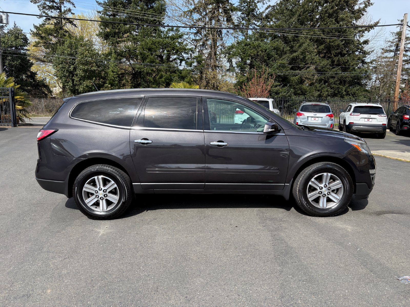 Used 2017 Chevrolet Traverse LT FWD image 9