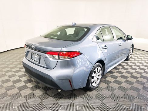 Used 2023 Toyota Corolla LE image 3