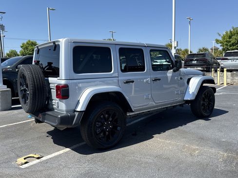 Used 2024 Jeep Wrangler Sahara w/ Technology Group image 9
