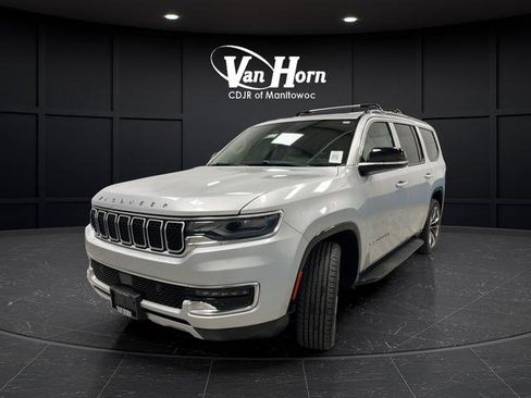 Used 2024 Jeep Wagoneer Series II w/ Premium Group I AWD/4WD image 3