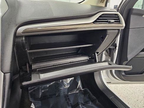 Used 2019 Ford Fusion SE FWD image 23