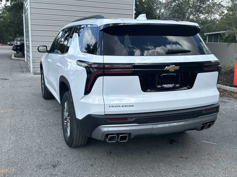 Certified 2025 Chevrolet Traverse LT FWD image 4