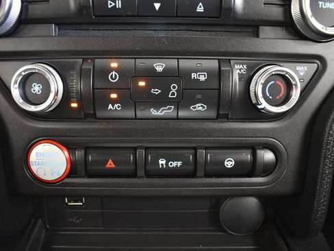 Used 2017 Ford Mustang Coupe image 21