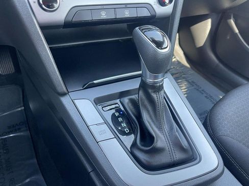 Used 2018 Hyundai Elantra SEL FWD image 21