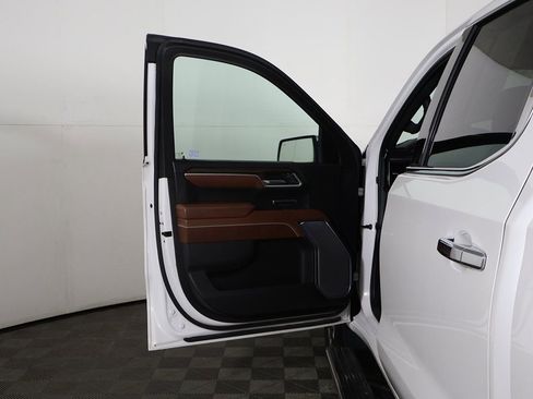 Used 2025 GMC Sierra 1500 Denali Ultimate image 26