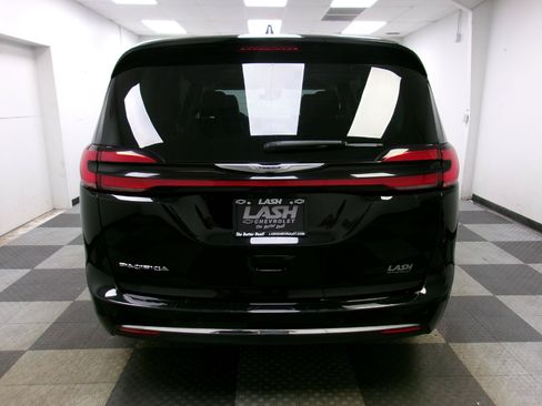 Used 2024 Chrysler Pacifica Touring-L FWD image 15