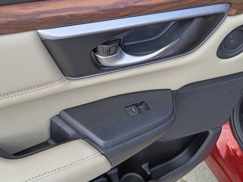 Used 2018 Honda CR-V Touring image 28