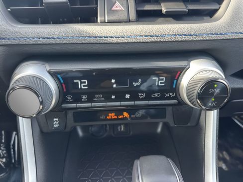 Used 2024 Toyota RAV4 SE image 18