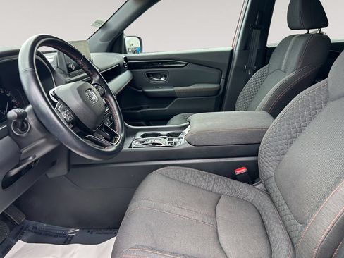 Used 2023 Honda Pilot Sport image 9