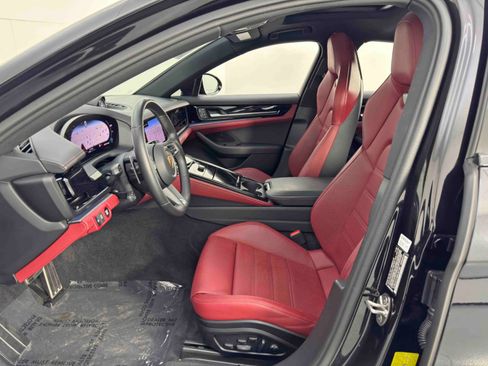 Used 2024 Porsche Panamera image 17