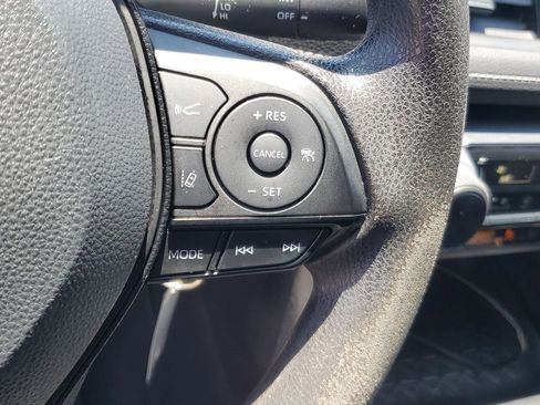 Used 2019 Toyota RAV4 LE FWD image 21