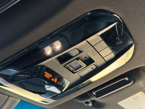 Used 2021 Toyota Venza Limited image 24