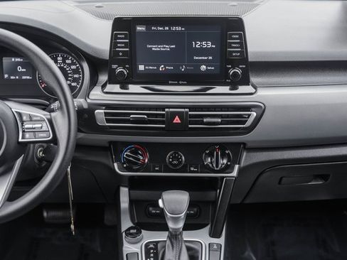 Used 2023 Kia Seltos LX image 18