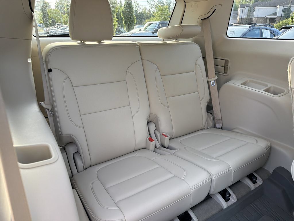 Used 2021 GMC Acadia Denali w/ Denali Technology Package FWD image 17