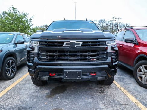 Used 2024 Chevrolet Silverado 1500 LT Trail Boss w/ Convenience Package II image 4