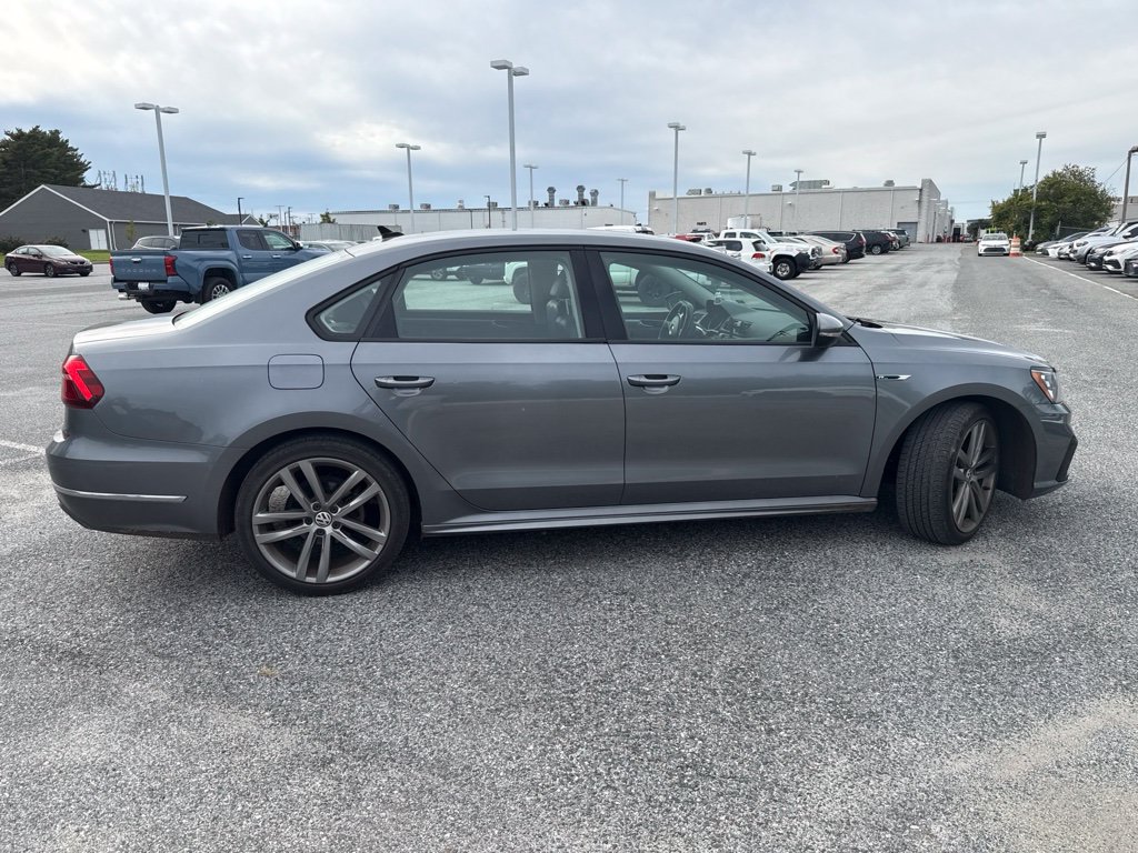 Used 2018 Volkswagen Passat 2.0T R-Line FWD image 6