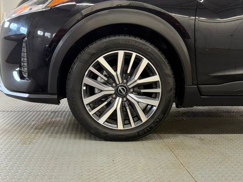 Used 2022 Nissan Kicks SV FWD image 14