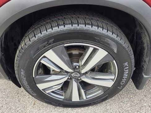Used 2024 Nissan Rogue SL image 7