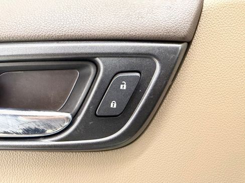 Used 2017 Chevrolet Tahoe LT w/ LT Signature Package image 17