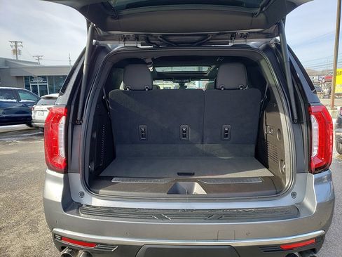 Used 2021 GMC Yukon Denali w/ Denali Premium Package image 16