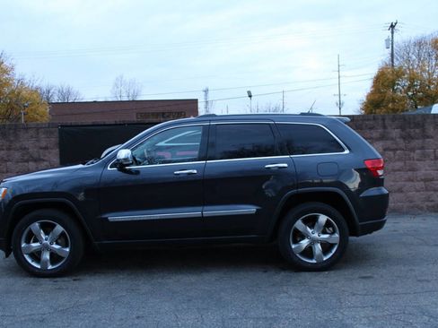 Used 2012 Jeep Grand Cherokee Overland image 2