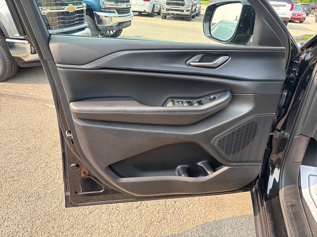 Used 2023 Jeep Grand Cherokee L Laredo AWD/4WD image 7