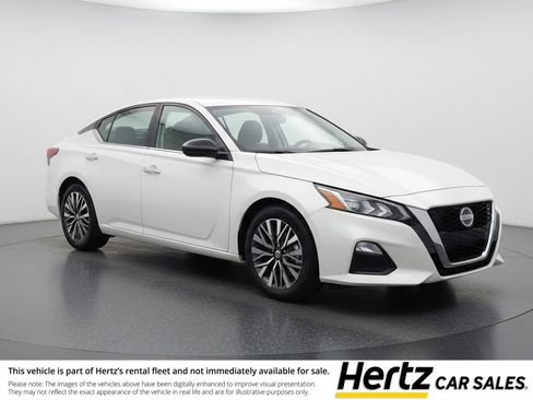 Used 2025 Nissan Altima 2.5 SV FWD image 1