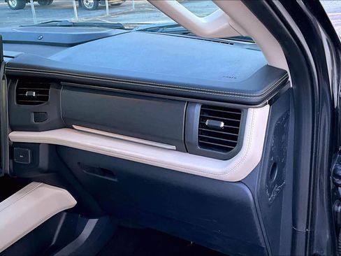 Certified 2023 Ford Expedition Platinum image 18