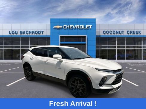 Used 2023 Chevrolet Blazer LT w/ Driver Confidence Package FWD image 2