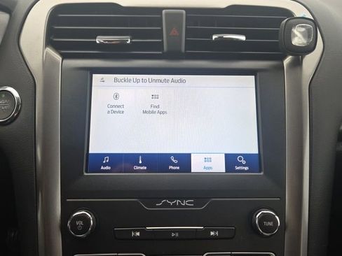 Used 2020 Ford Fusion SE image 28