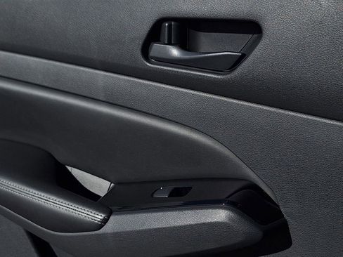 Used 2023 Nissan Altima 2.5 SV w/ SV Premium Package image 13