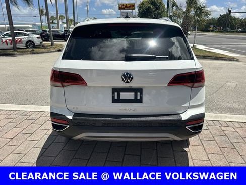 Certified 2024 Volkswagen Taos SE w/ Black Wheel Package FWD image 8