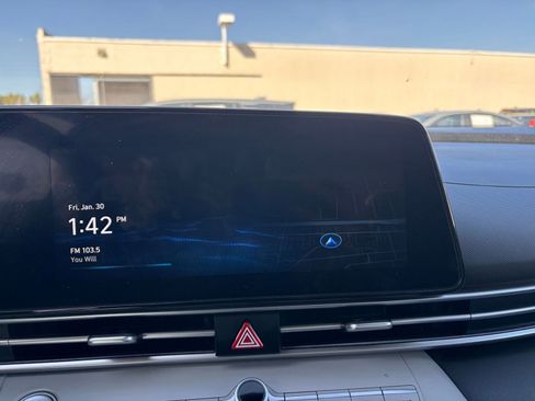 Used 2025 Hyundai Elantra Limited image 21