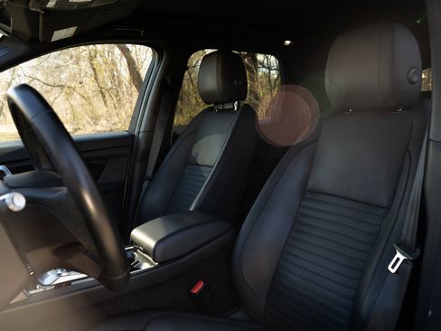 Used 2021 Land Rover Discovery Sport SE image 18