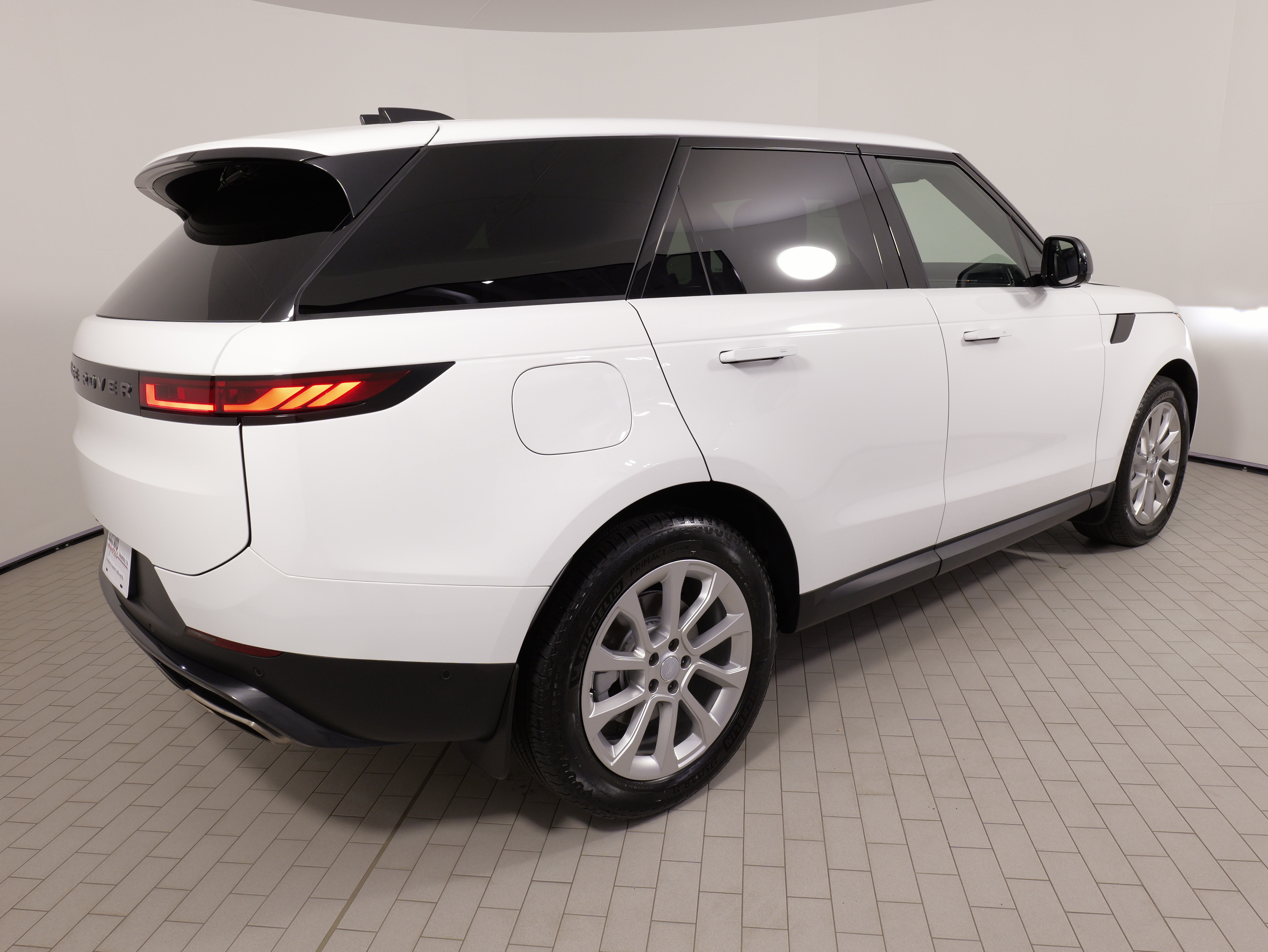 Used 2024 Land Rover Range Rover Sport SE AWD/4WD image 11