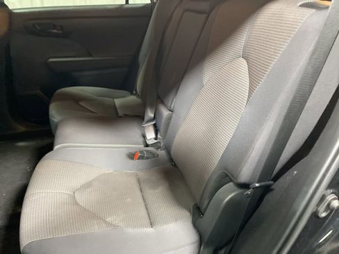 Used 2024 Toyota Highlander XLE image 19