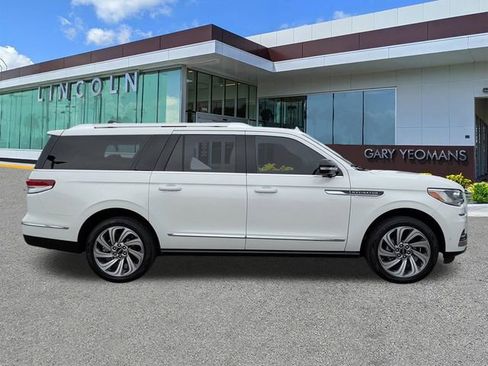 Used 2023 Lincoln Navigator L Reserve image 3