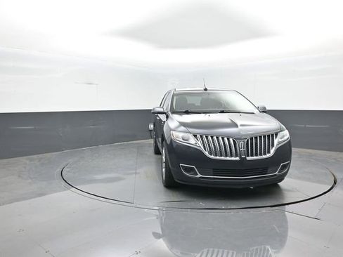 Used 2014 Lincoln MKX FWD w/ Equipment Group 101A image 2