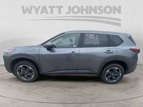 Used 2025 Nissan Rogue SV FWD image 3