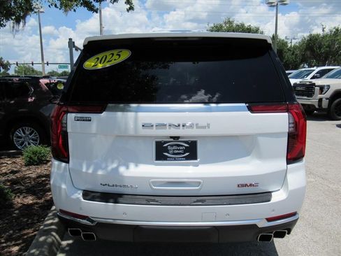 Used 2025 GMC Yukon XL Denali RWD image 5