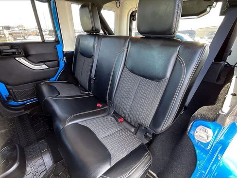 Used 2014 Jeep Wrangler Unlimited Freedom Edition image 18
