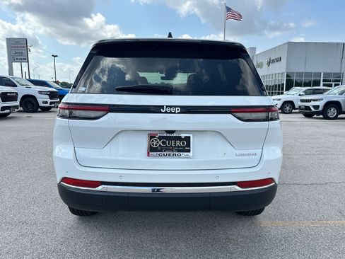 New 2025 Jeep Grand Cherokee Laredo w/ Luxury Tech Group I RWD image 4